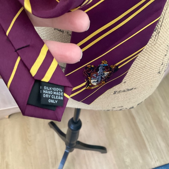 Harry Potter Silk Adult Gryffindor Tie purple yellow stripe - Picture 6 of 11